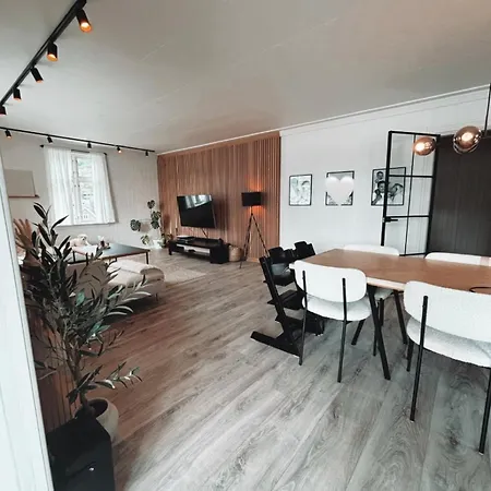 Toppleilighet I Sentrum Av Oystese